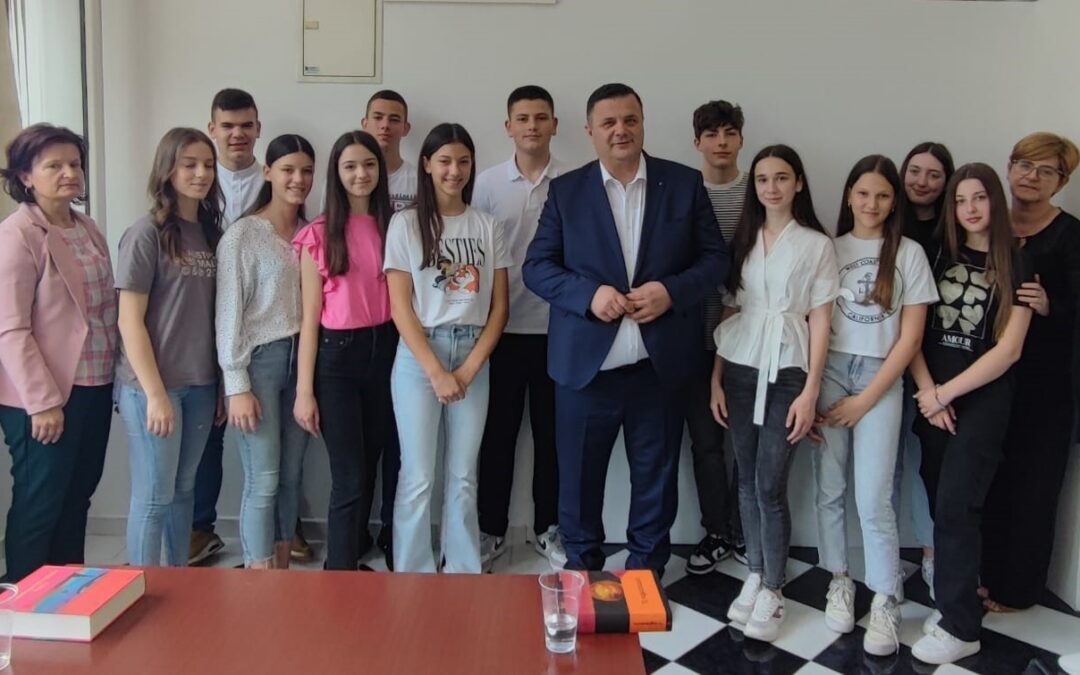 FOTO: Upriličen svečani prijem odličnih učenika Osnovne škole Kardinala Stepinca i Srednje škole Neum kod načelnika Dragana Jurkovića