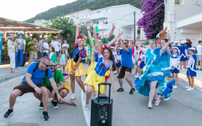 FOTO: Održan prvi Međunarodni ljetni turistički karneval u Neumu