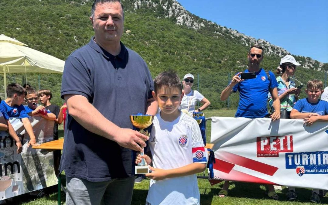 Načelnik Jurković dodijelio pehare pobjednicima petog “Turnira prijateljstva HNK Neum”