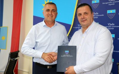 Potpisani ugovori za obnovu lokalnih prometnica u HNŽ-u vrijedni 1,65 milijuna KM