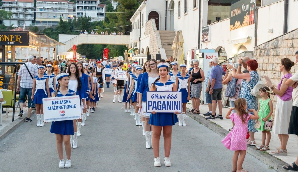Neumske mažoretkinje proslavile 10 godina djelovanja u sklopu Festivala mažoretkinja
