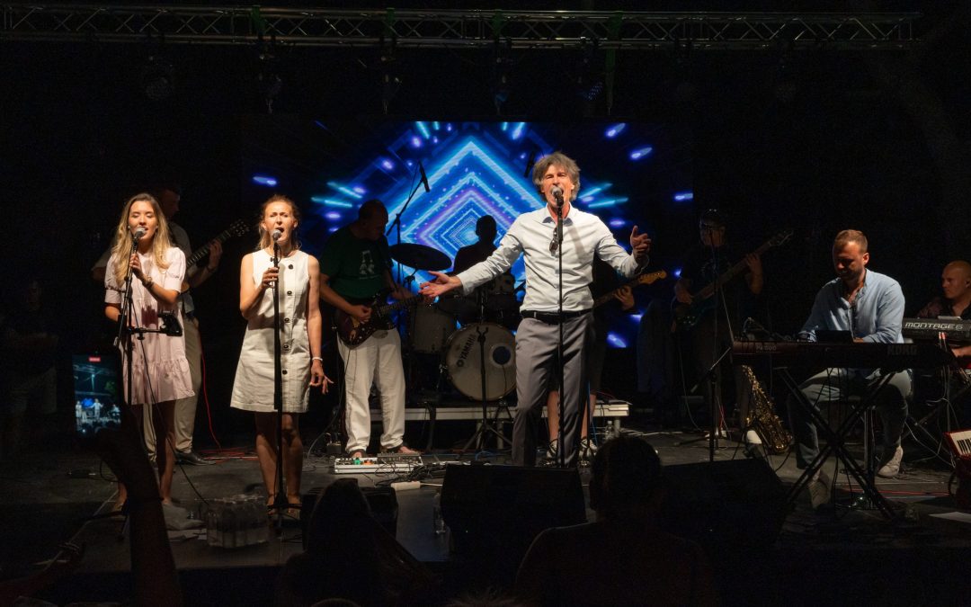 Raspjevanja publika i bezvremenski hitovi Zdravka Čolića na platou Poštari
